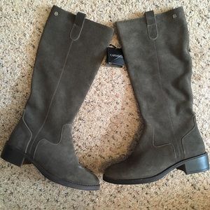 NWT Carmela charcoal gray suede western calf boots